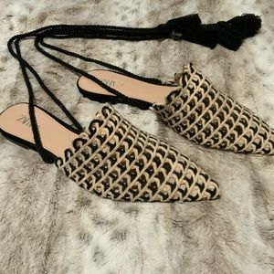 ZARA Laced up Flat